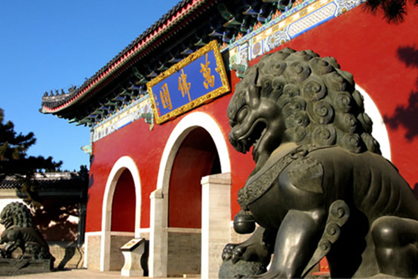  清东陵万佛园体现了皇家陵寝的庄严与神圣