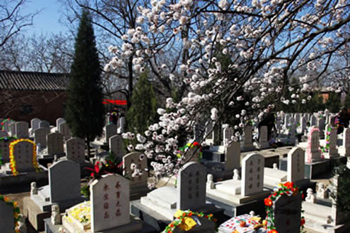  北京华夏陵园面积多大，交通方便吗?
