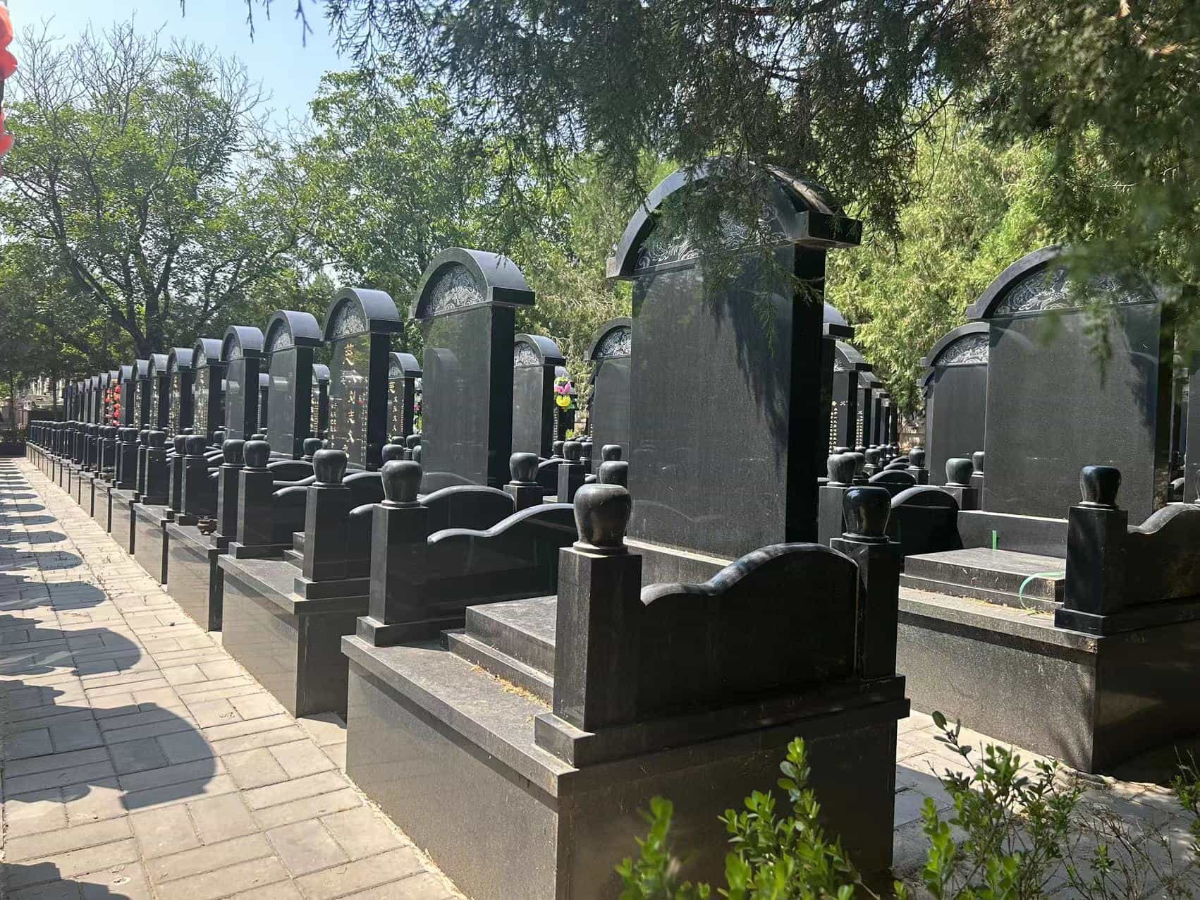 龙泉公墓