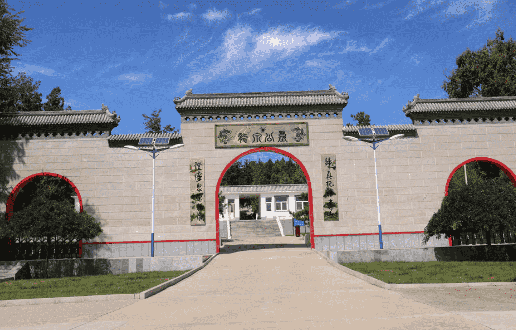 龙泉公墓