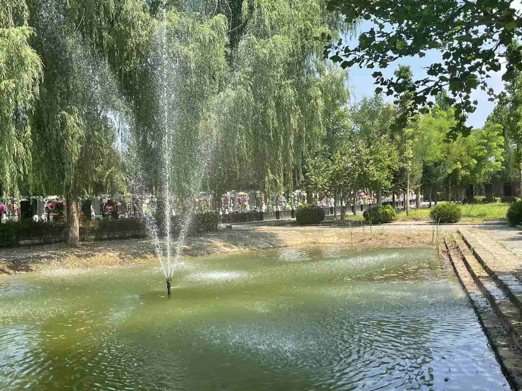 德芳潭环湖生态陵园和天缘神堂墓园对比哪家好？