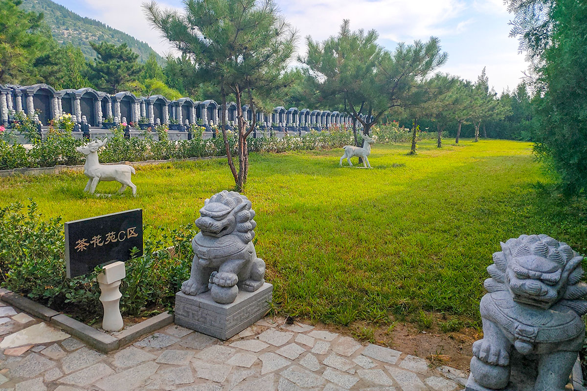  河北周边墓地皇家龙山陵园电话