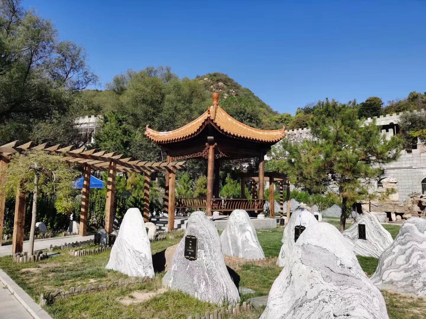  华人怀思堂买墓地多少钱？看墓联系电话多少？