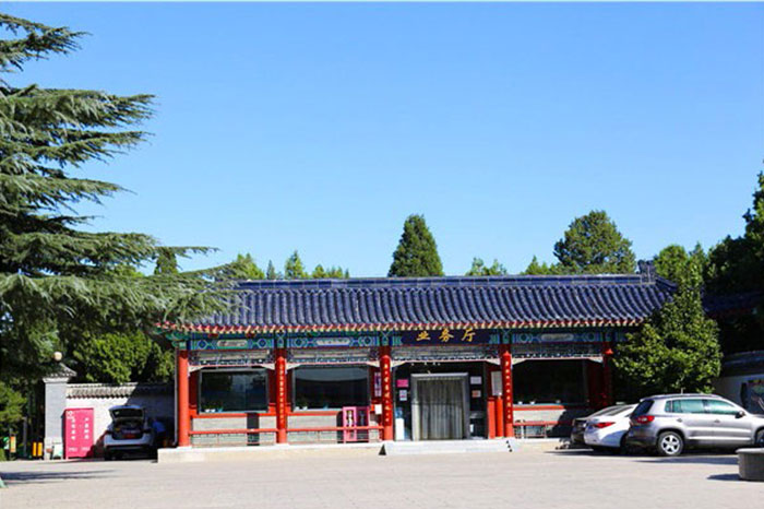  八宝山人民公墓对外出售吗？电话010-69708366 