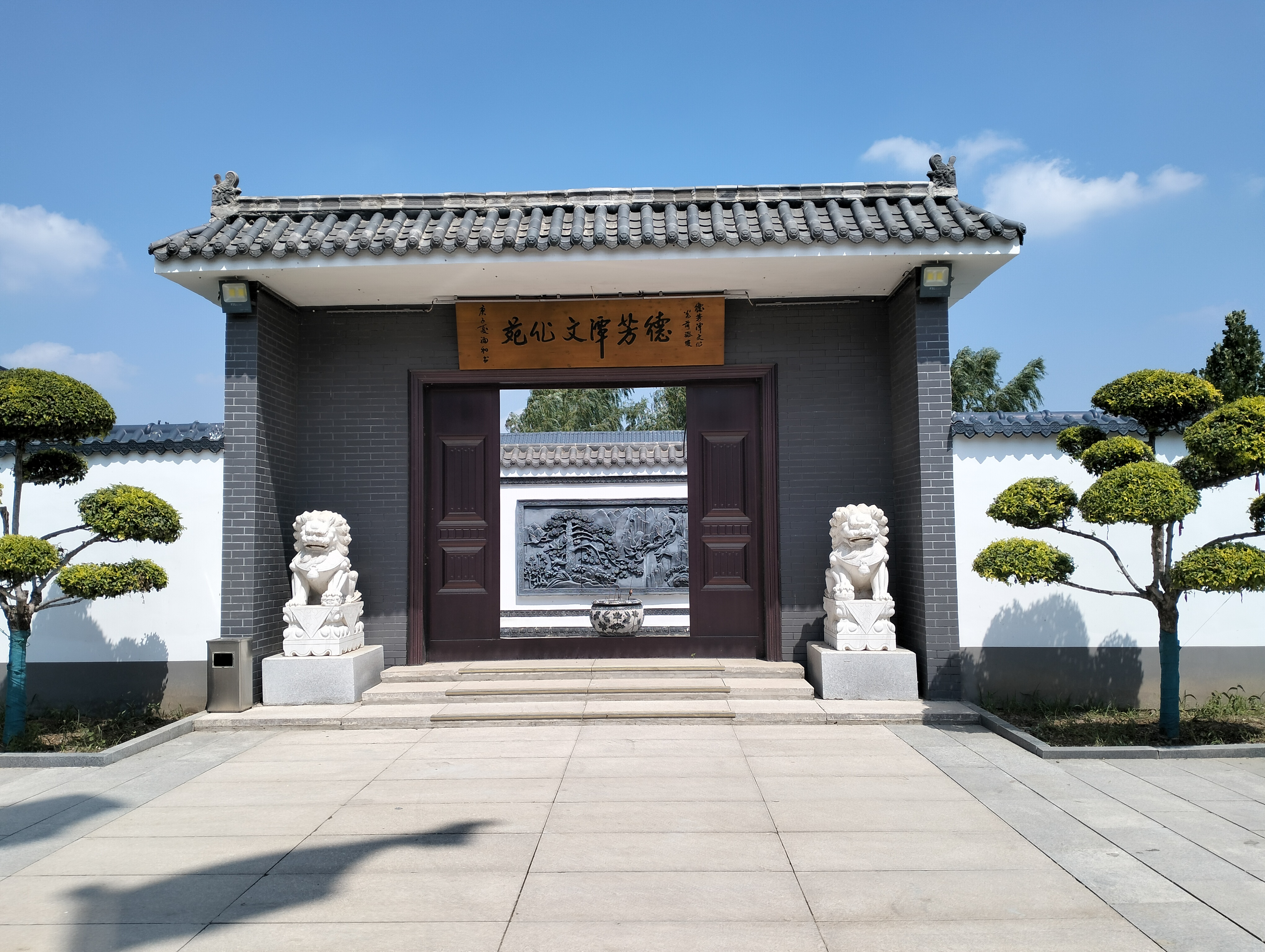  德芳潭陵园墓地怎么样？电话，售价多少钱？